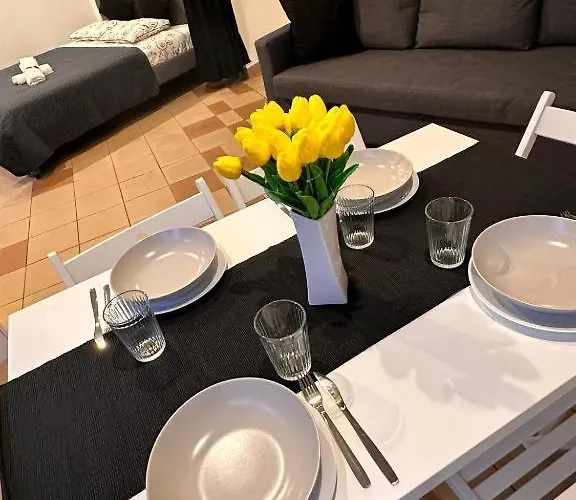 The M O D E R N C I T Y Spot *